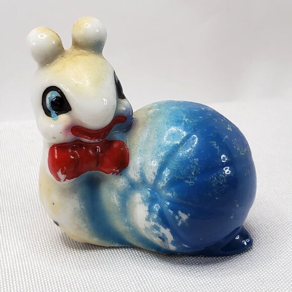 VTG 50's Ceramic Snail Miniature Figurine Red & Blue Bow Tie Kitschy Decor RARE - Picture 4 of 9